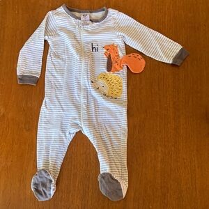 🍊Gerber Gray Striped Footie with Animal Appliqué size 6-9m